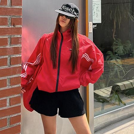 Dongdaemum Women’s Coats & Jackets, a testament to the elegance and quality of wholesale Korean fashion.