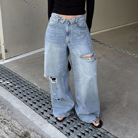 Dongdaemum Women’s Pants, a testament to the elegance and quality of wholesale Korean fashion.