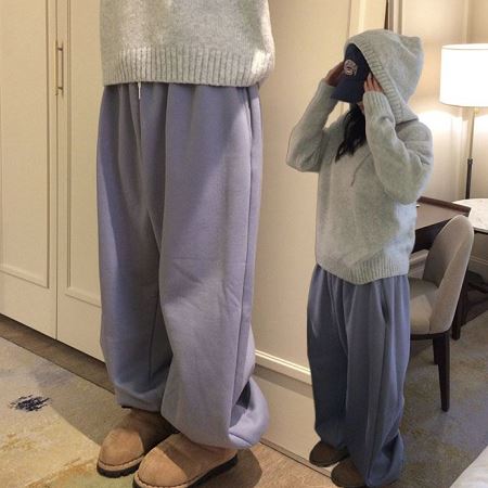 Dongdaemum Women’s Pants, a testament to the elegance and quality of wholesale Korean fashion.