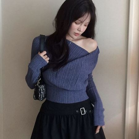 Dongdaemum Women’s Shirts, Tops & T-Shirts, a testament to the elegance and quality of wholesale Korean fashion.