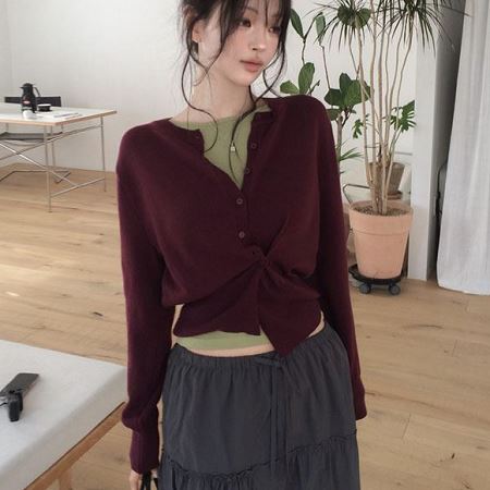 Dongdaemum Women’s Coats & Jackets, a testament to the elegance and quality of wholesale Korean fashion.