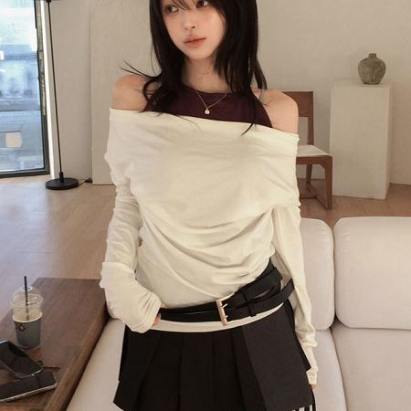 Dongdaemum Women’s Shirts, Tops & T-Shirts, a testament to the elegance and quality of wholesale Korean fashion.
