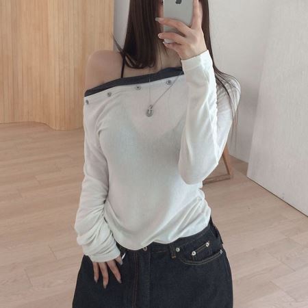 Dongdaemum Women’s Shirts, Tops & T-Shirts, a testament to the elegance and quality of wholesale Korean fashion.