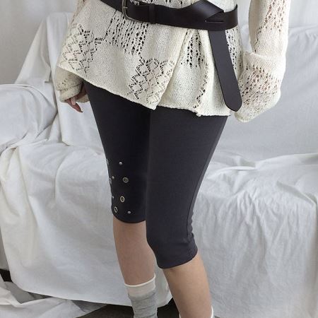Dongdaemum Women’s Pants, a testament to the elegance and quality of wholesale Korean fashion.