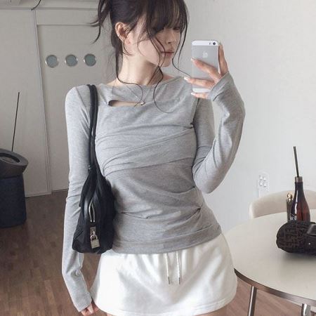 Dongdaemum Women’s Shirts, Tops & T-Shirts, a testament to the elegance and quality of wholesale Korean fashion.