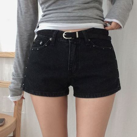Dongdaemum Women’s Pants, a testament to the elegance and quality of wholesale Korean fashion.