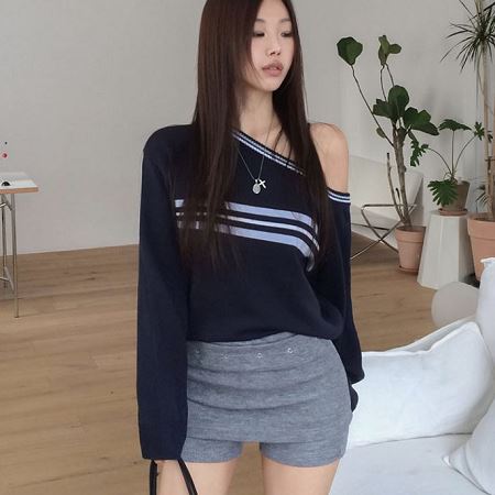Dongdaemum Women’s Shirts, Tops & T-Shirts, a testament to the elegance and quality of wholesale Korean fashion.