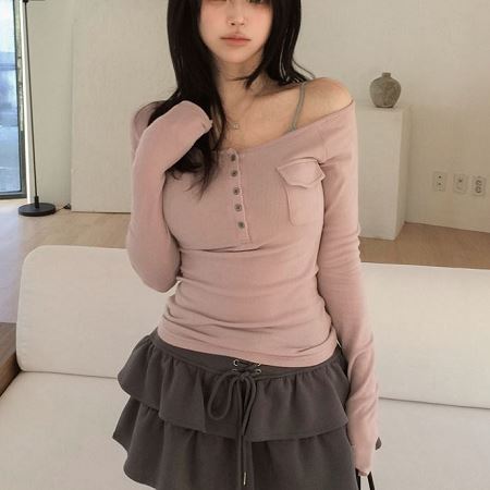 Dongdaemum Women’s Shirts, Tops & T-Shirts, a testament to the elegance and quality of wholesale Korean fashion.