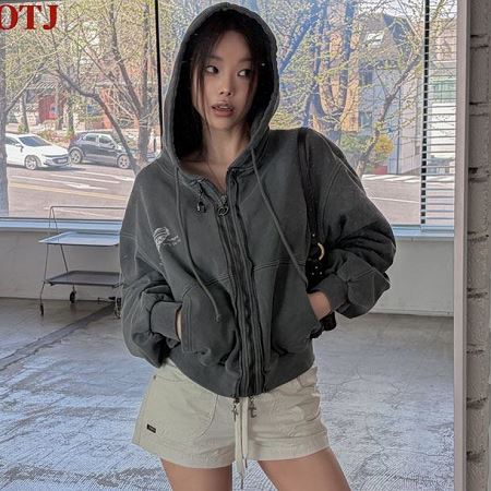 Dongdaemum Women’s Coats & Jackets, a testament to the elegance and quality of wholesale Korean fashion.