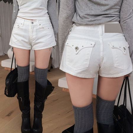 Dongdaemum Women’s Pants, a testament to the elegance and quality of wholesale Korean fashion.