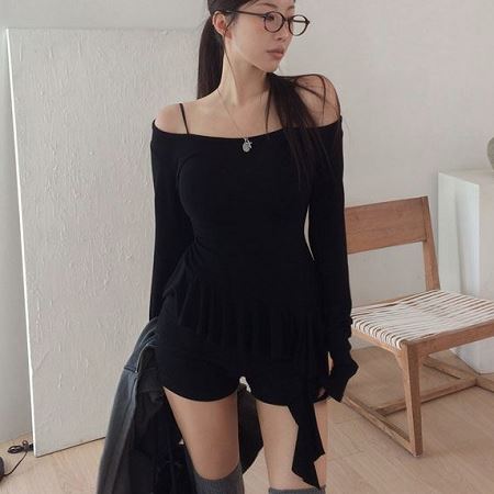 Dongdaemum Women’s Shirts, Tops & T-Shirts, a testament to the elegance and quality of wholesale Korean fashion.