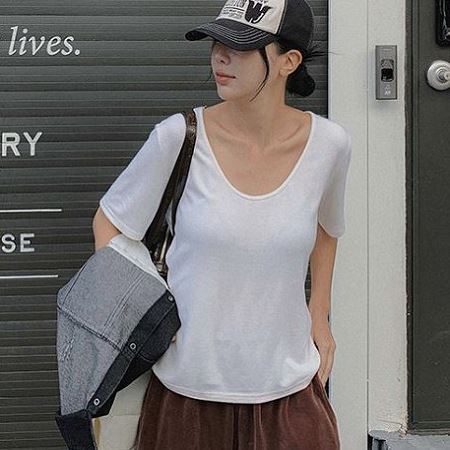 Dongdaemum Women’s Shirts, Tops & T-Shirts, a testament to the elegance and quality of wholesale Korean fashion.