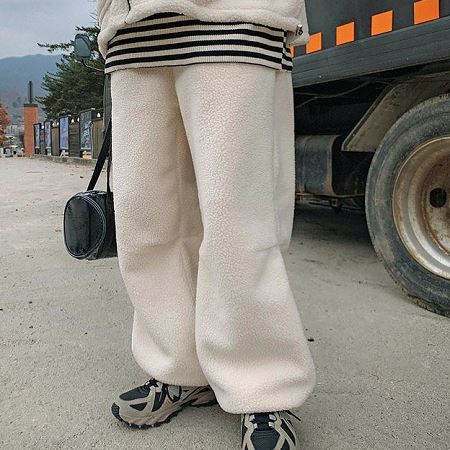 Dongdaemum Women’s Pants, a testament to the elegance and quality of wholesale Korean fashion.