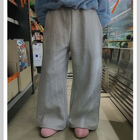 Dongdaemum Women’s Pants, a testament to the elegance and quality of wholesale Korean fashion.