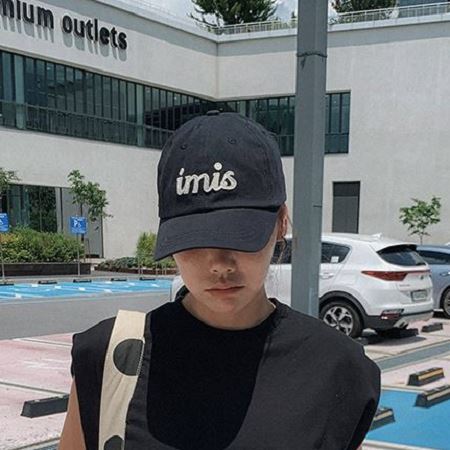 Dongdaemum Women’s Clothing Accessories, a testament to the elegance and quality of wholesale Korean fashion.