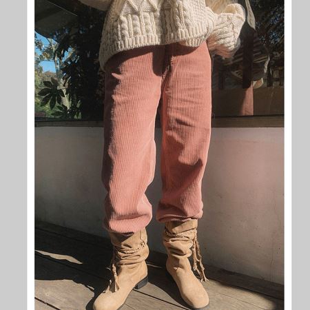 Dongdaemum Women’s Pants, a testament to the elegance and quality of wholesale Korean fashion.