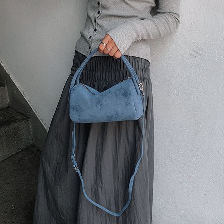 Dongdaemum Women’s Handbags, a testament to the elegance and quality of wholesale Korean fashion.