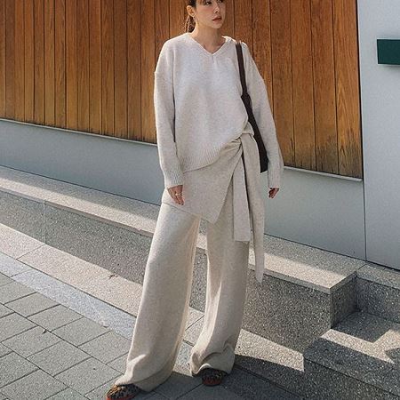 Dongdaemum Women’s One-Pieces, a testament to the elegance and quality of wholesale Korean fashion.