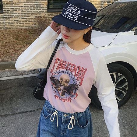 Dongdaemum Women’s Shirts, Tops & T-Shirts, a testament to the elegance and quality of wholesale Korean fashion.