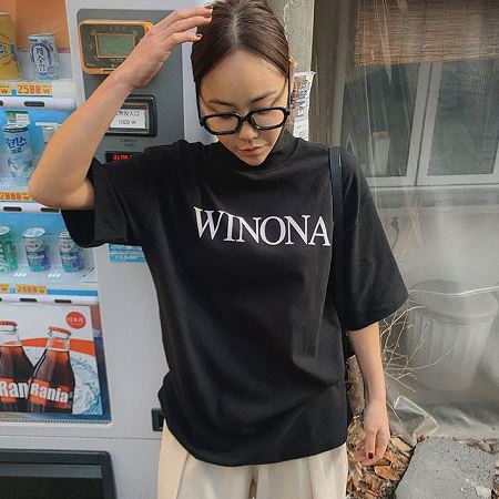 Dongdaemum Women’s Shirts, Tops & T-Shirts, a testament to the elegance and quality of wholesale Korean fashion.