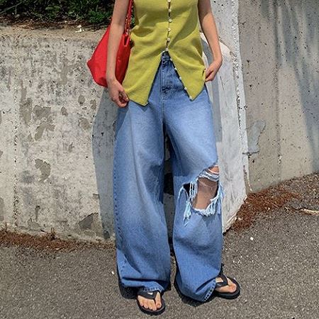 Dongdaemum Women’s Pants, a testament to the elegance and quality of wholesale Korean fashion.