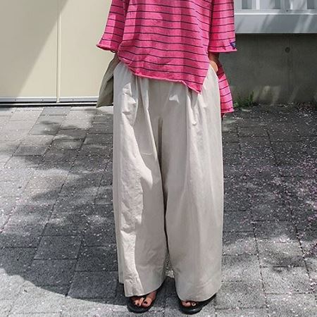 Dongdaemum Women’s Pants, a testament to the elegance and quality of wholesale Korean fashion.