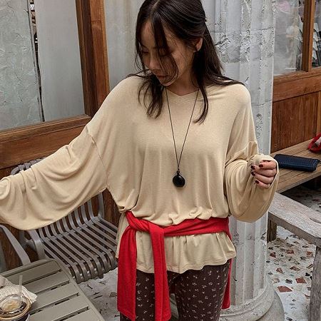 Dongdaemum Women’s Shirts, Tops & T-Shirts, a testament to the elegance and quality of wholesale Korean fashion.