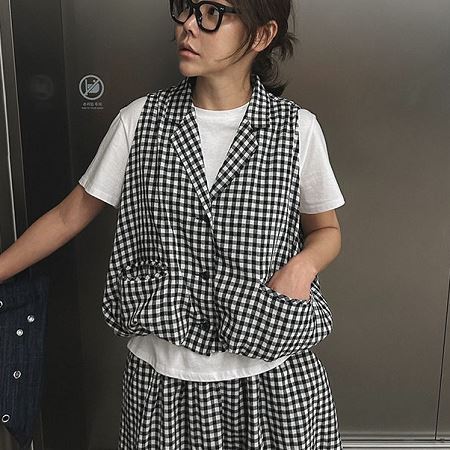 A variety of Dongdaemum Women’s Coats & Jackets, reflecting the sophistication of Korean fashion.