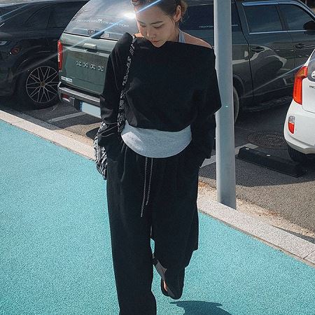 Dongdaemum Women’s One-Pieces, a testament to the elegance and quality of wholesale Korean fashion.