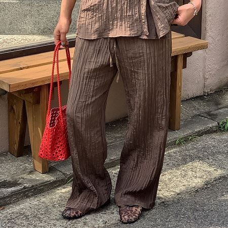 Dongdaemum Women’s Pants, a testament to the elegance and quality of wholesale Korean fashion.