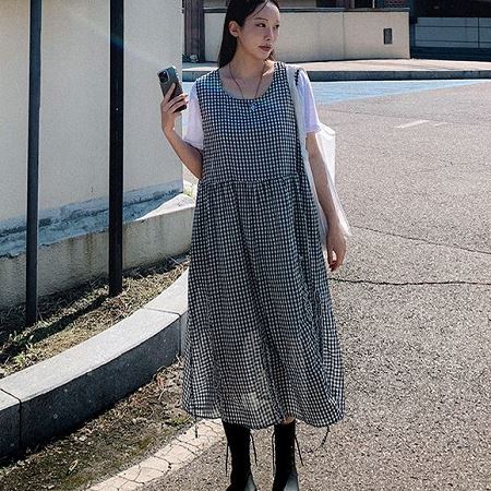 A collection of Dongdaemum Women’s Dresses, encapsulating the charm of Korean fashion.