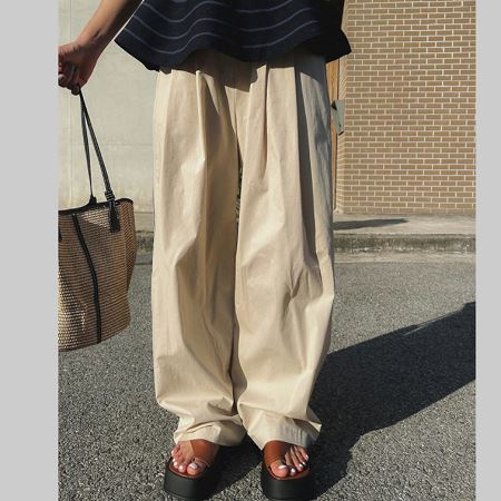 Dongdaemum Women’s Pants, a testament to the elegance and quality of wholesale Korean fashion.