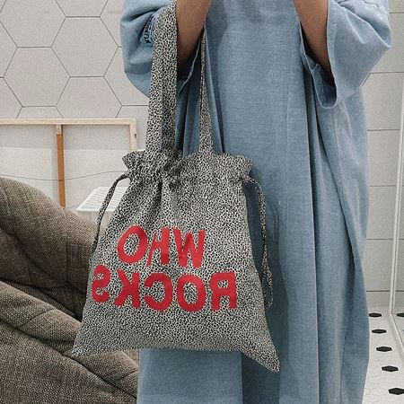 A collection of Dongdaemum Women’s Handbags, Wallets & Cases, showcasing the elegance of Korean fashion.