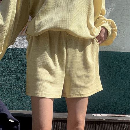 Dongdaemum Women’s Pants, a testament to the elegance and quality of wholesale Korean fashion.