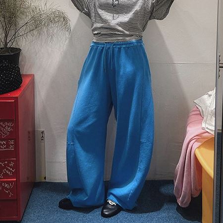 Dongdaemum Women’s Pants, a testament to the elegance and quality of wholesale Korean fashion.