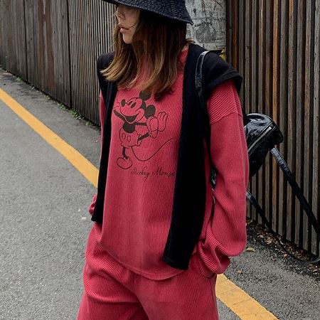 Dongdaemum Women’s Shirts, Tops & T-Shirts, a testament to the elegance and quality of wholesale Korean fashion.