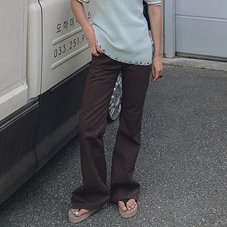 Dongdaemum Women’s Pants, a testament to the elegance and quality of wholesale Korean fashion.