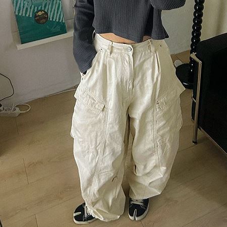 Dongdaemum Women’s Pants, a testament to the elegance and quality of wholesale Korean fashion.