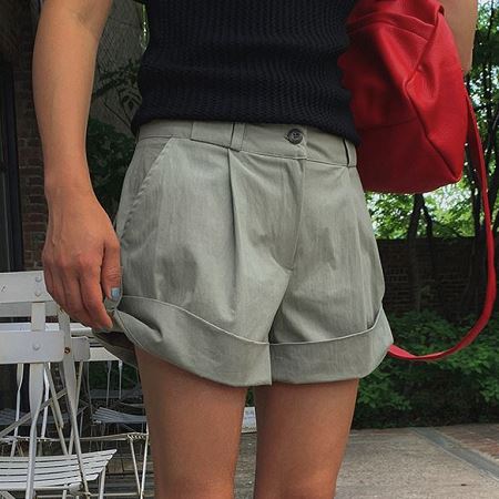 Dongdaemum Women’s Pants, a testament to the elegance and quality of wholesale Korean fashion.