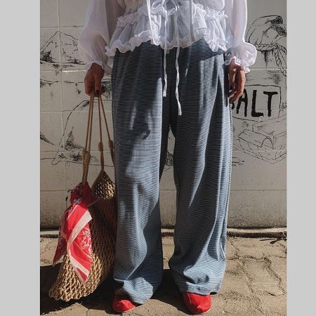 Dongdaemum Women’s Pants, a testament to the elegance and quality of wholesale Korean fashion.