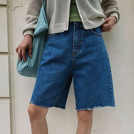 Dongdaemum Women’s Pants, a testament to the elegance and quality of wholesale Korean fashion.