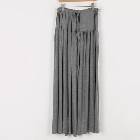 Dongdaemum Women’s Pants, a testament to the elegance and quality of wholesale Korean fashion.