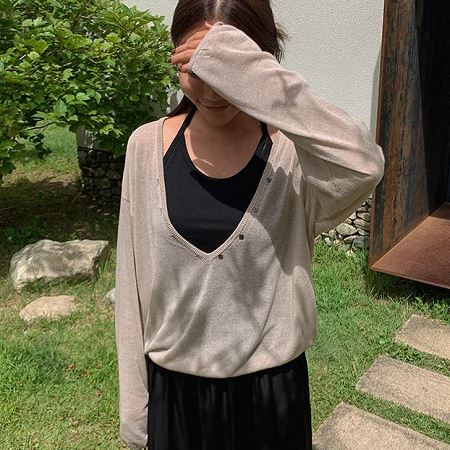 Dongdaemum Women’s Shirts, Tops & T-Shirts, a testament to the elegance and quality of wholesale Korean fashion.
