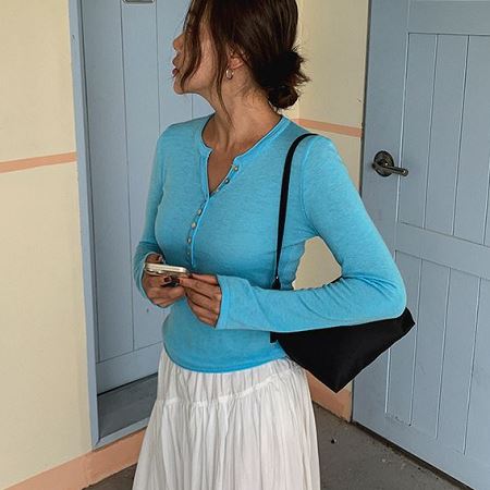 Dongdaemum Women’s Shirts, Tops & T-Shirts, a testament to the elegance and quality of wholesale Korean fashion.