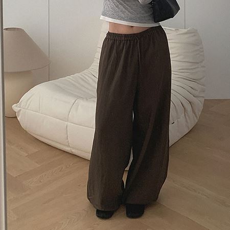 Dongdaemum Women’s Pants, a testament to the elegance and quality of wholesale Korean fashion.