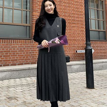 A collection of Dongdaemum Women’s Dresses, encapsulating the charm of Korean fashion.