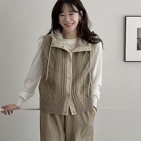 A variety of Dongdaemum Women’s Coats & Jackets, reflecting the sophistication of Korean fashion.