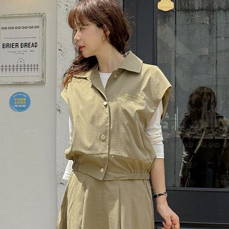 A variety of Dongdaemum Women’s Coats & Jackets, reflecting the sophistication of Korean fashion.