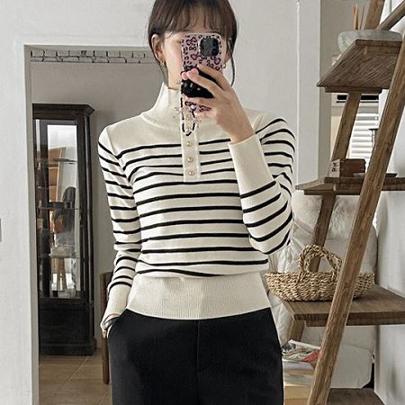 Dongdaemum Women’s Shirts, Tops & T-Shirts, a testament to the elegance and quality of wholesale Korean fashion.