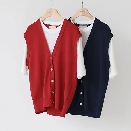 Dongdaemum Women’s Coats & Jackets, a testament to the elegance and quality of wholesale Korean fashion.